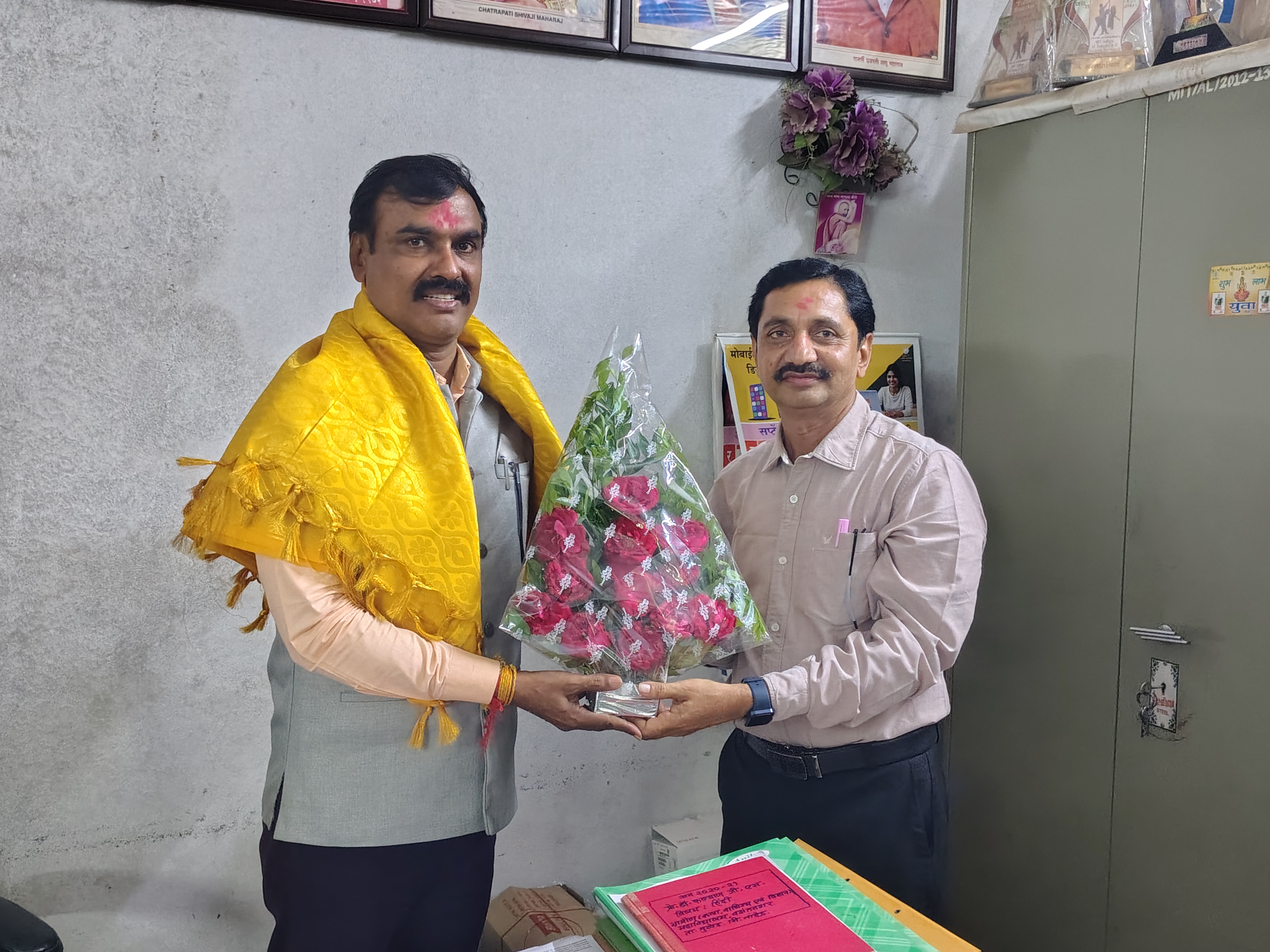 स्वामी रामानंद तीर्थ विद्यापीठाचे कुलसचिव डॉक्टर डी डी पवार आणि प्राध्यापक डॉक्टर इंगळे सर यांची एमआयटी कॉलेजला भेट